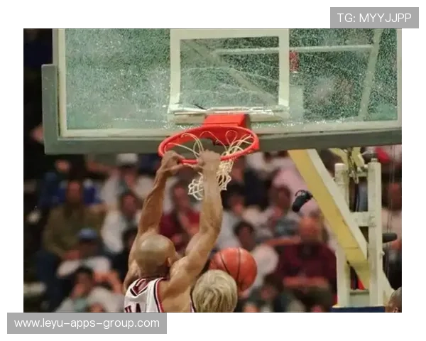 乔丹式暴扣点燃球馆气氛：一次扣篮背后的品牌与体验